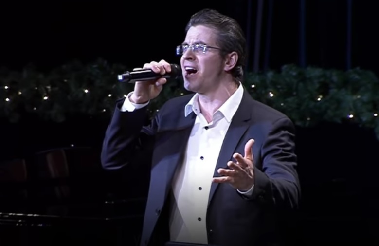 НИколай Пастухов спел новую рождественскую песню